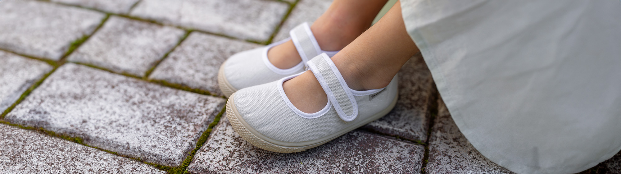 Merceditas barefoot niña