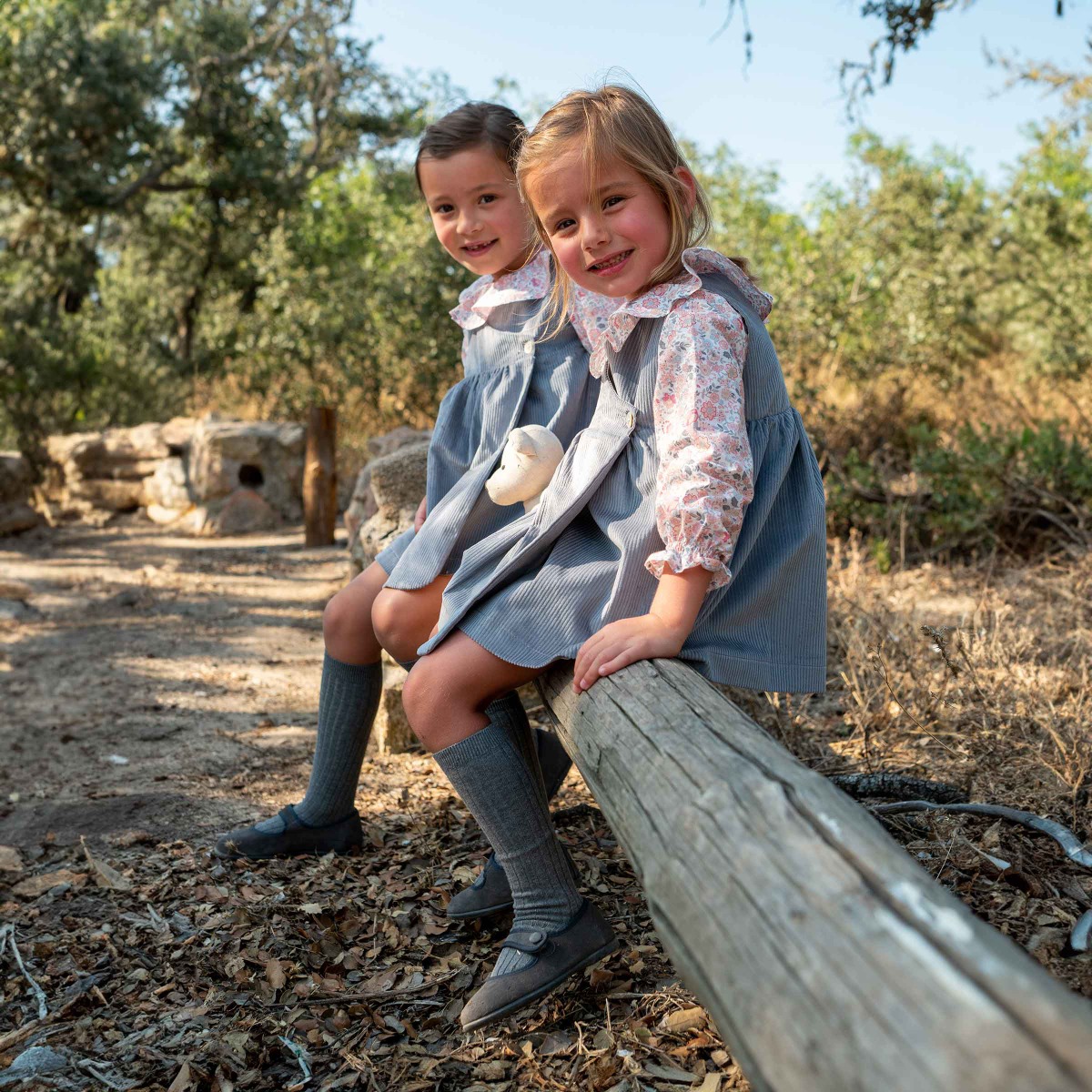 Merceditas niña de serraje con tira adherente y botón