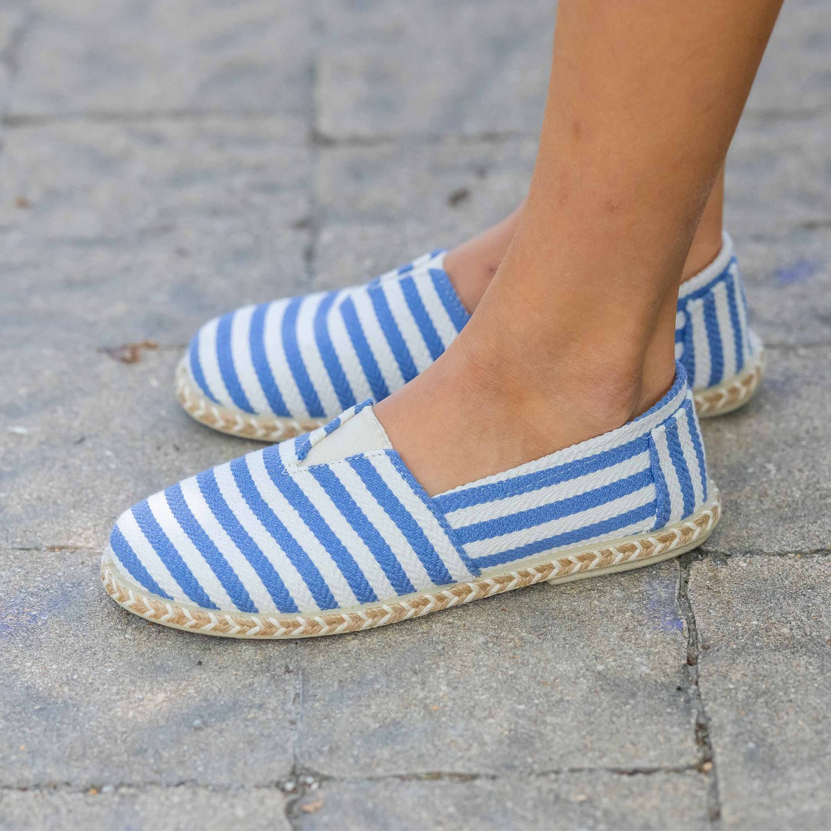 Alpargatas niño tipo camping con elástico de rayas