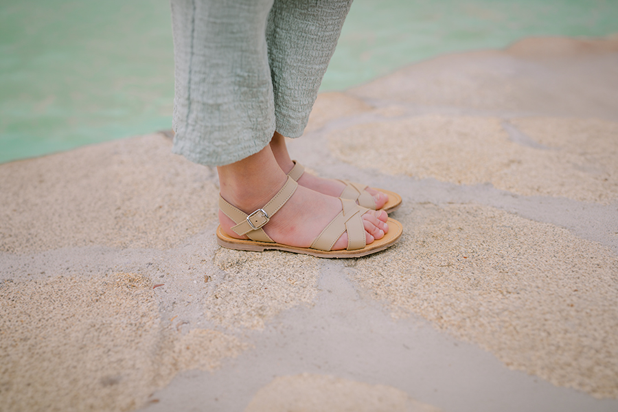 Sandalias Niña Piel Lisa Cruzada