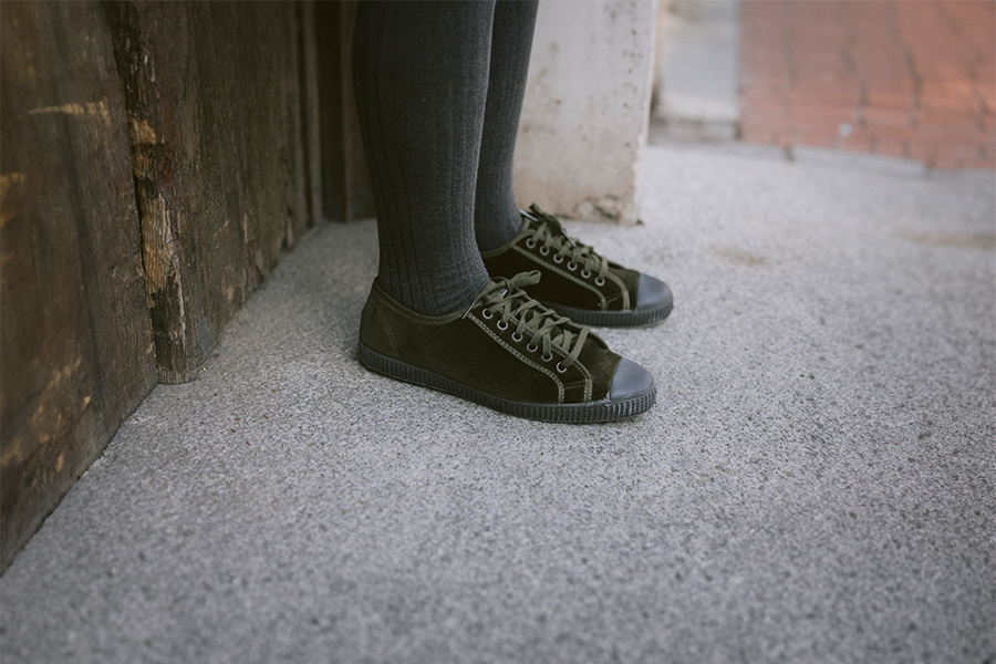 Zapatilla terciopelo con cordones