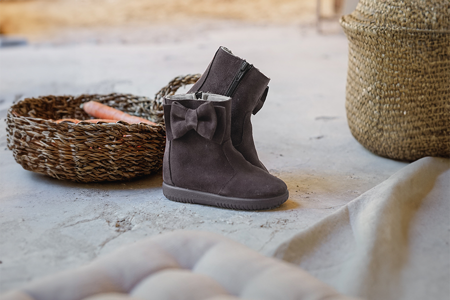 Botas niña serraje lazo lateral grande