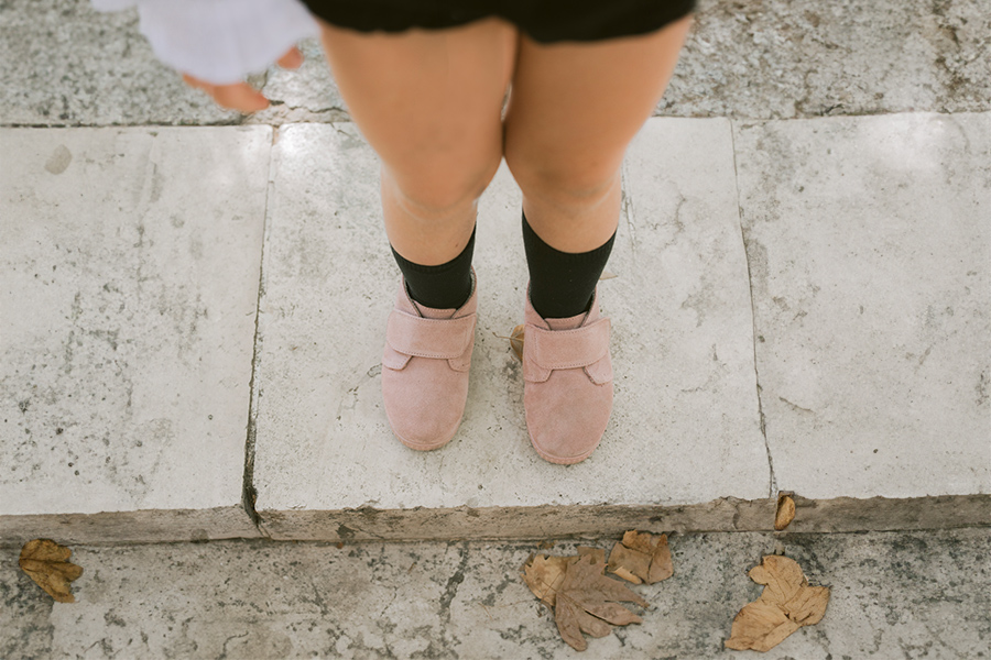 Botines tira ancha adherente forro pelito