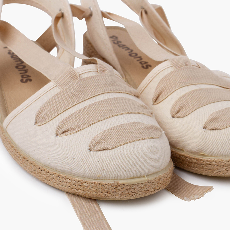 Alpargatas niña goyesca con cuña y cintas