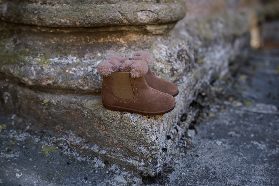 Botines Tipo Chelsea Niña con Cuello Pelito