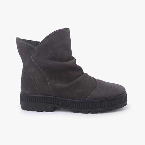 Botas serraje efecto arrugado Gris