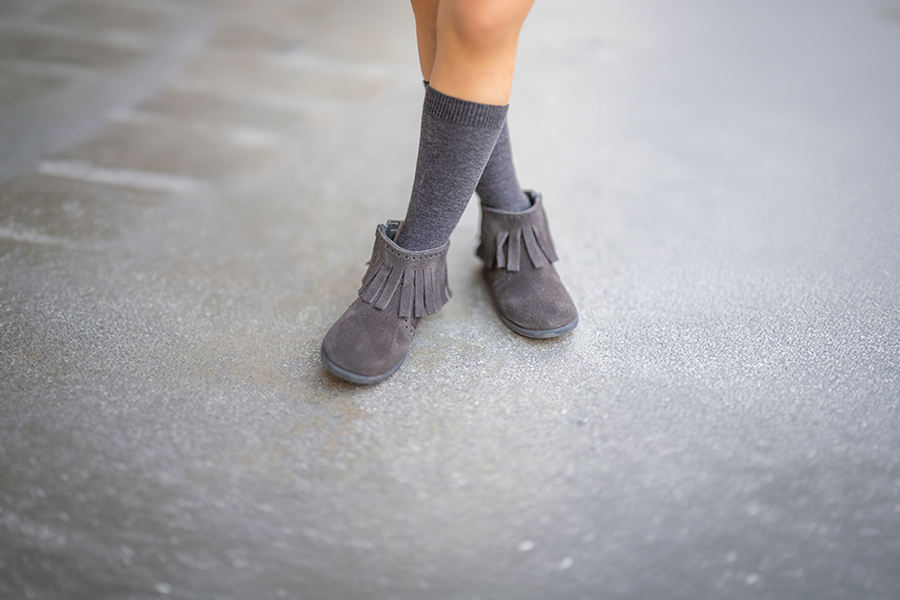Botas niña flecos picado cremallera