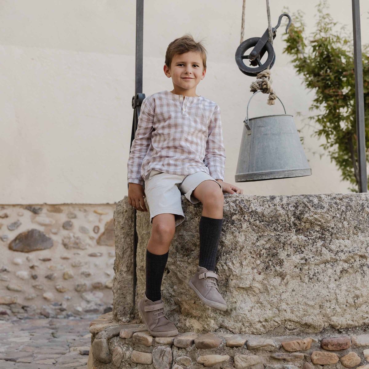 Botas barefoot serraje tira piel y cordones Piedra