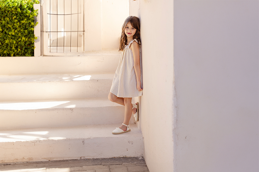 Alpargatas niña volante y hebilla