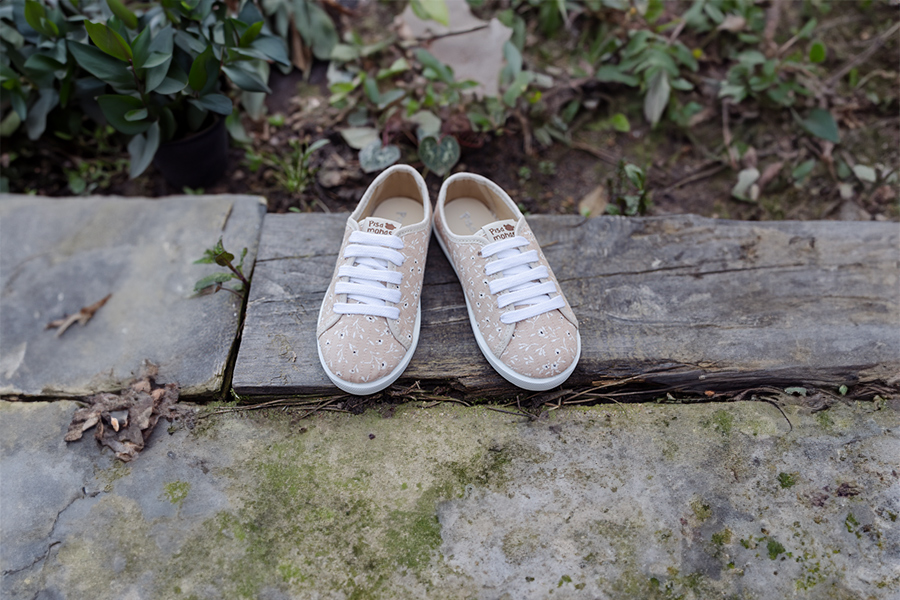 Zapatillas cordones niña flores