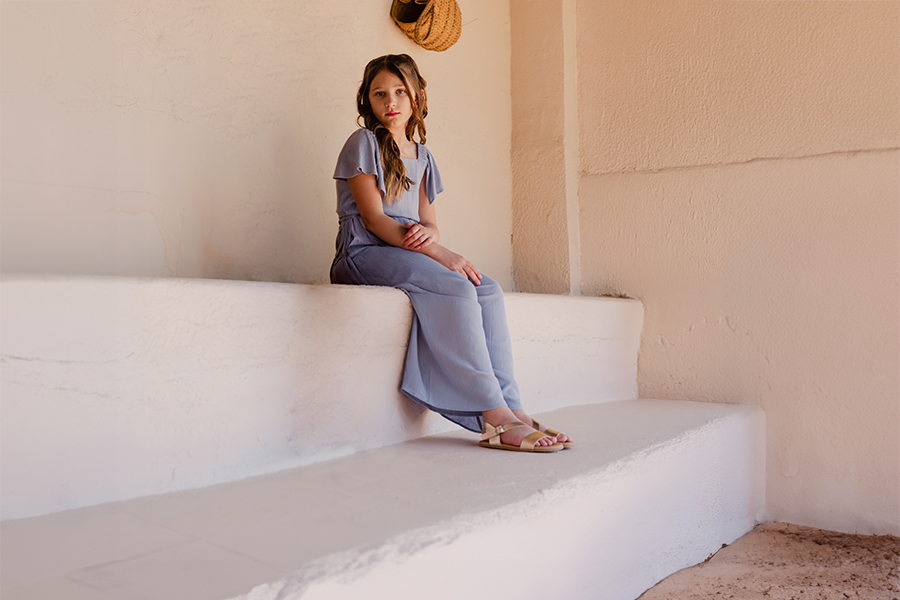 Sandalia barefoot tira cruzada