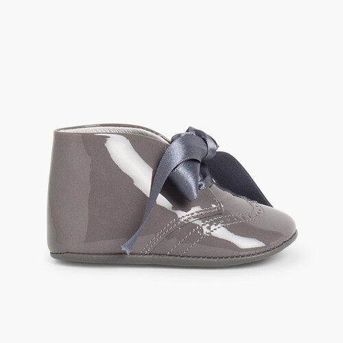 Badanas Bebé de Charol con Lazo Raso Gris