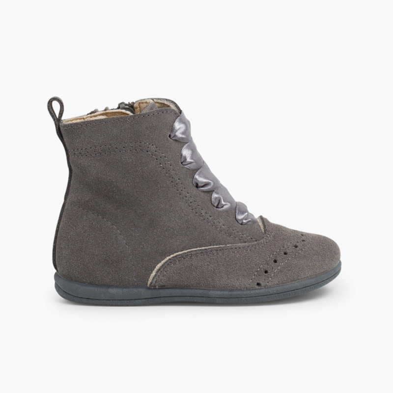 Botas pascualas con cremallera y lazo raso Gris