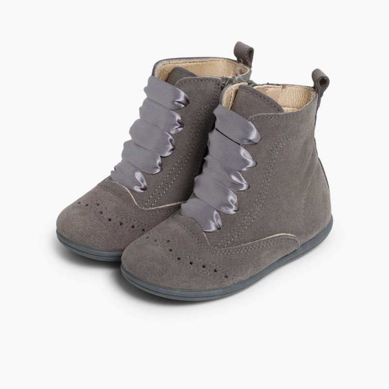 Botas pascualas con cremallera y lazo raso Gris