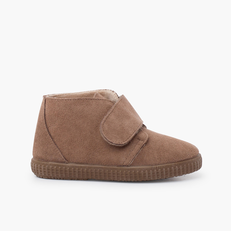 Botines tira ancha adherente forro pelito Topo