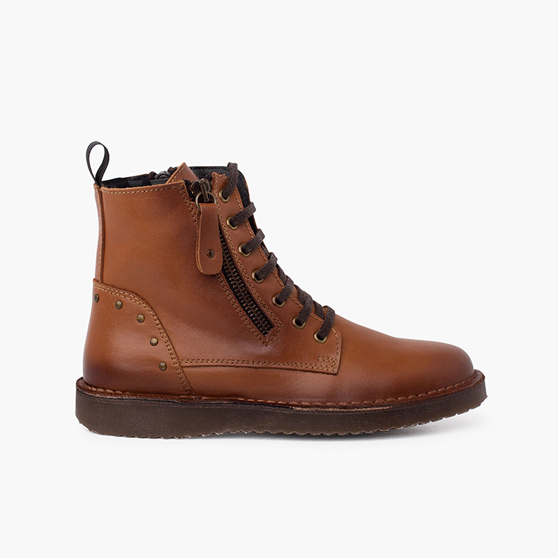 Botas piel y tachuelas con doble cremallera Camel
