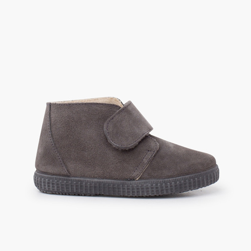 Botines tira ancha adherente forro pelito Gris