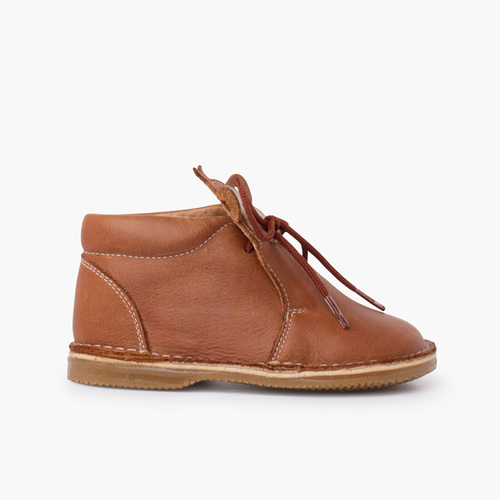 Botita piel cordones cara monito Cuero