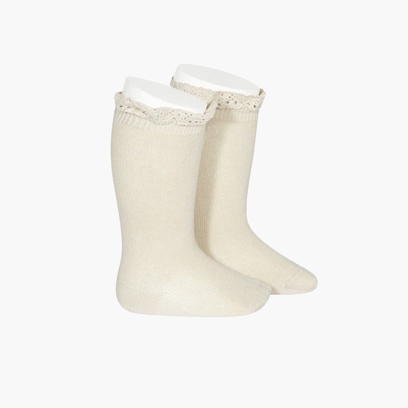 Calcetines altos con puntilla