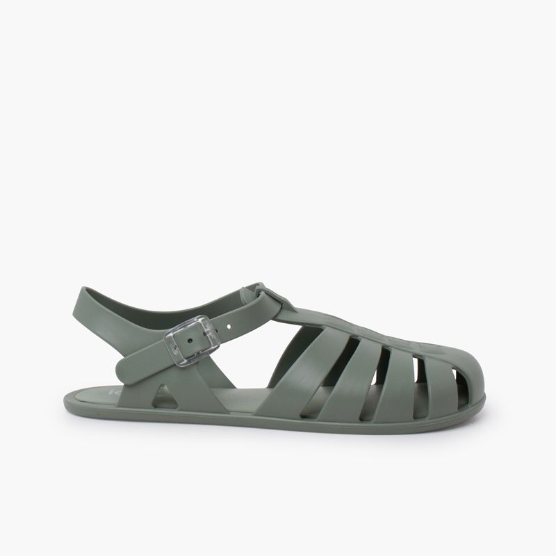 Cangrejeras barefoot niños y mujer