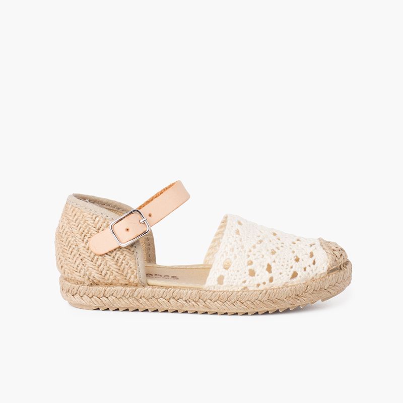 Sandalia alpargata macramé niña con hebilla 