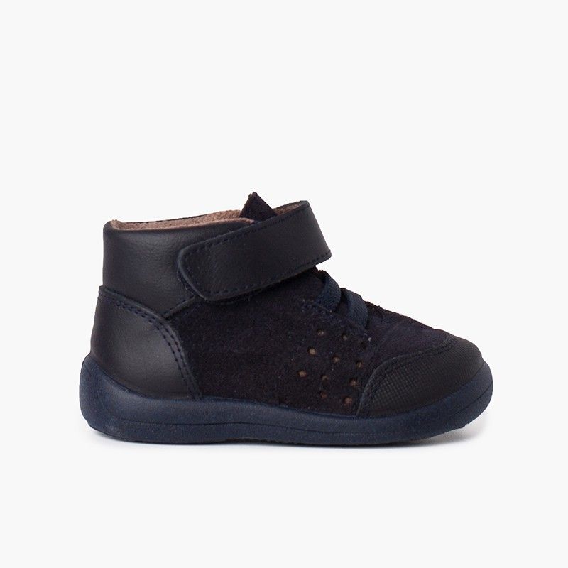 Botita puntera y talón reforzados piel y tira adherente 