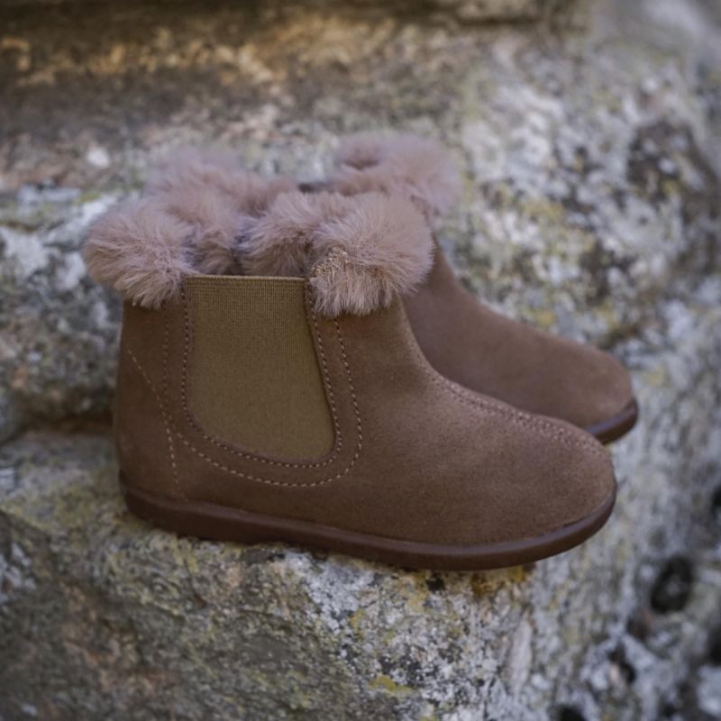 Botines Tipo Chelsea Niña con Cuello Pelito