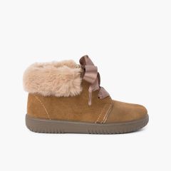 Botitas niña serraje cuello pelo cordones raso  Topo