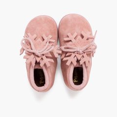 Botitas serraje cordones adorno copo Rosa
