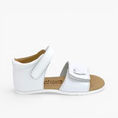 Sandalias barefoot niña pala adherente corazón Blanco
