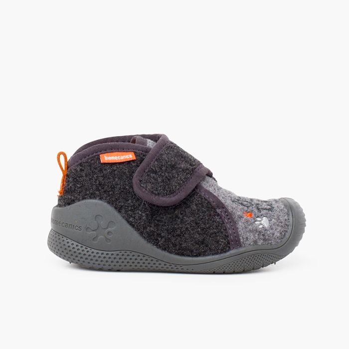Zapatillas casa Biomecanics puntera reforzada