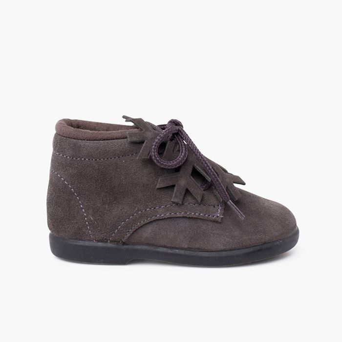 Botitas serraje cordones adorno copo
