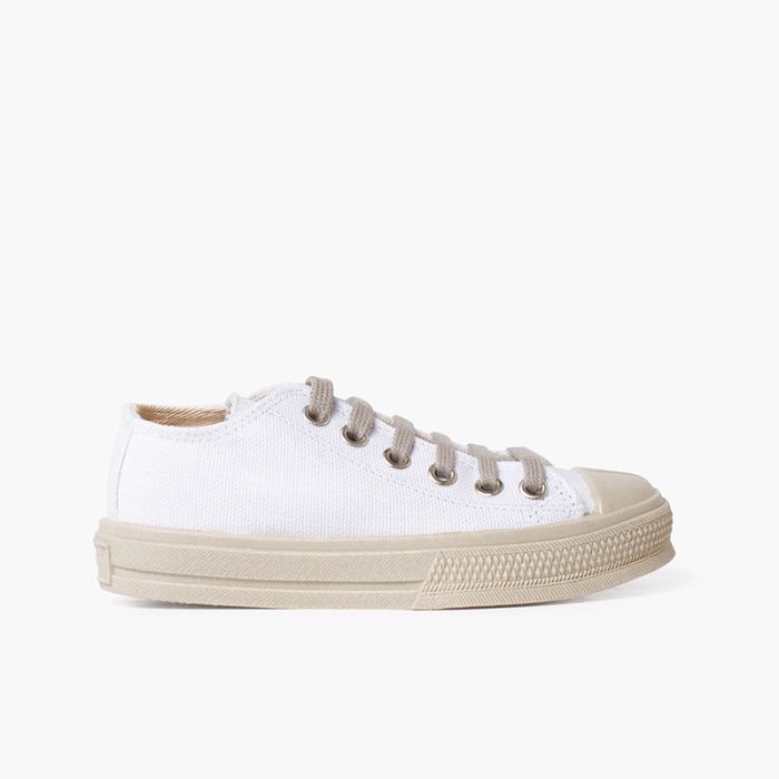Zapatillas blancas puntera y cordones color