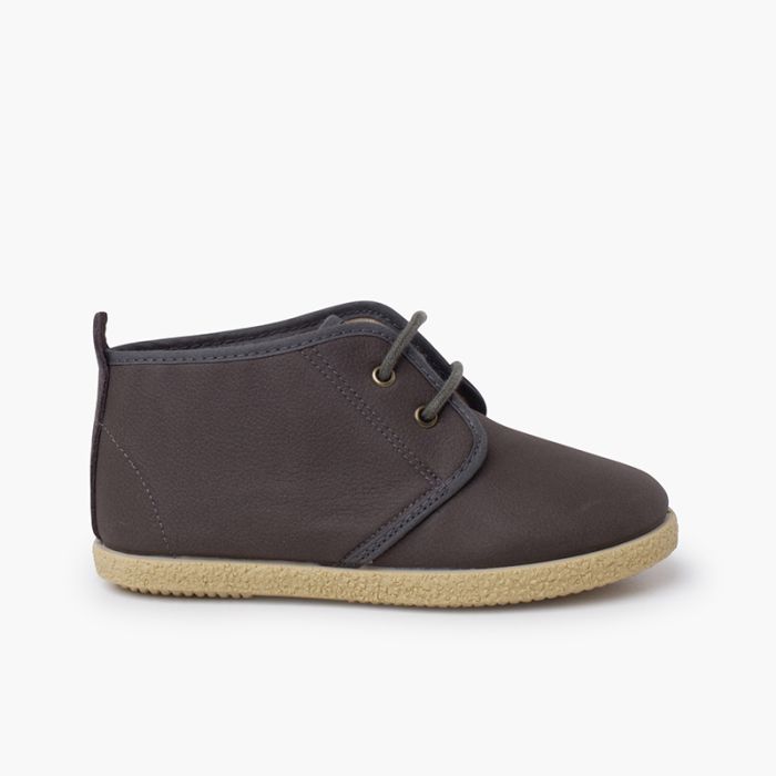 Botita cuero vegano cordones
