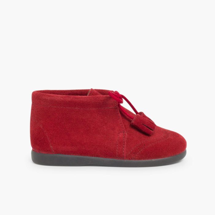 Bota serraje picado y borlas