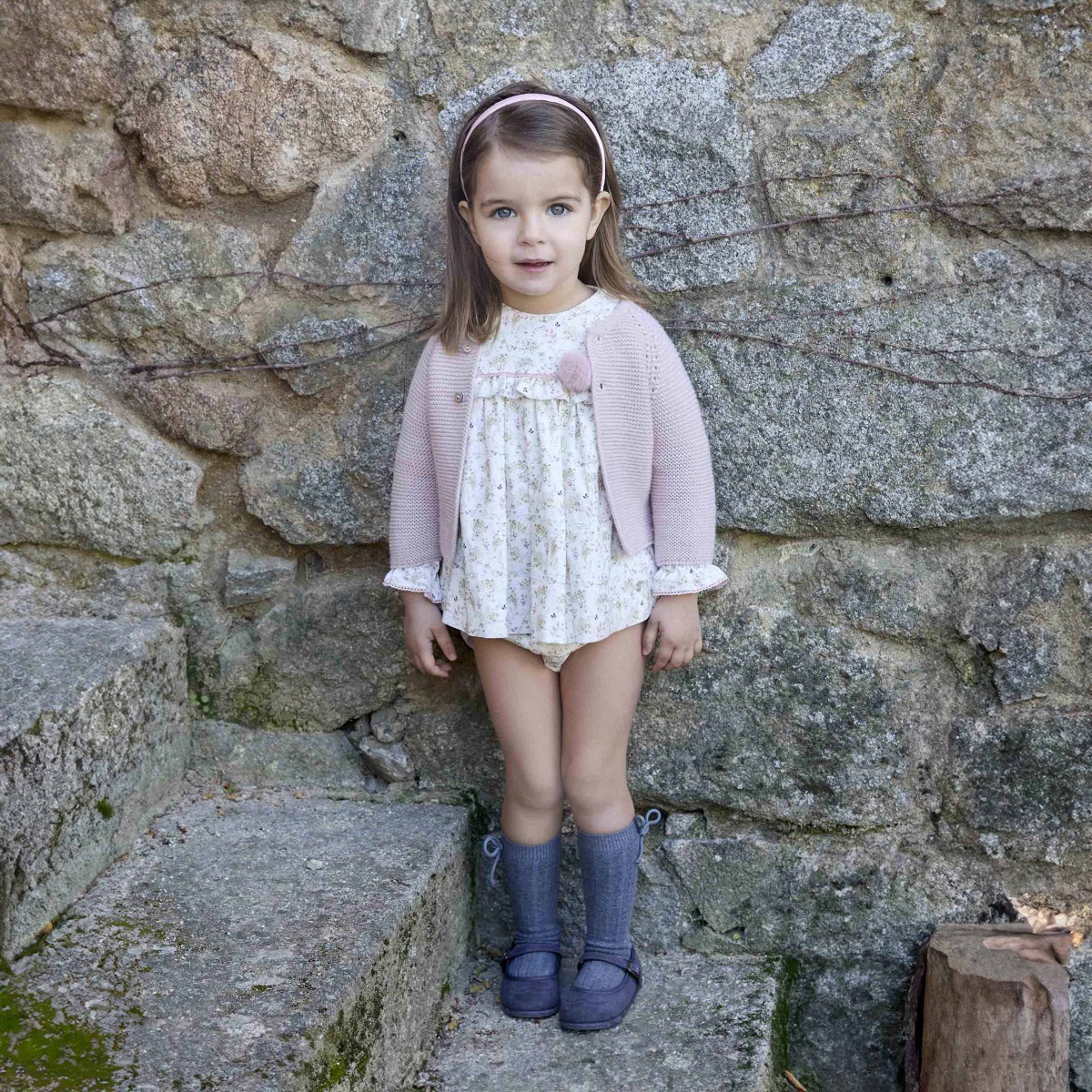 Merceditas niña de serratex con picado y cierre de hebilla