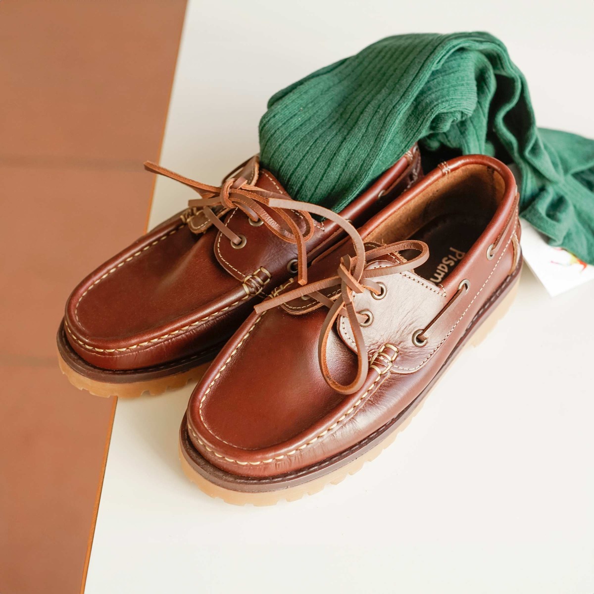 Náuticos niño de piel con cordones y suela antideslizante