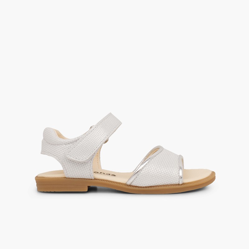 Sandalias niña piel grabada brillante tira adherente    Plata