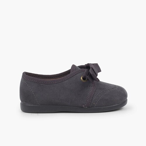 Zapatito niños tipo blucher con lazo y picados Gris
